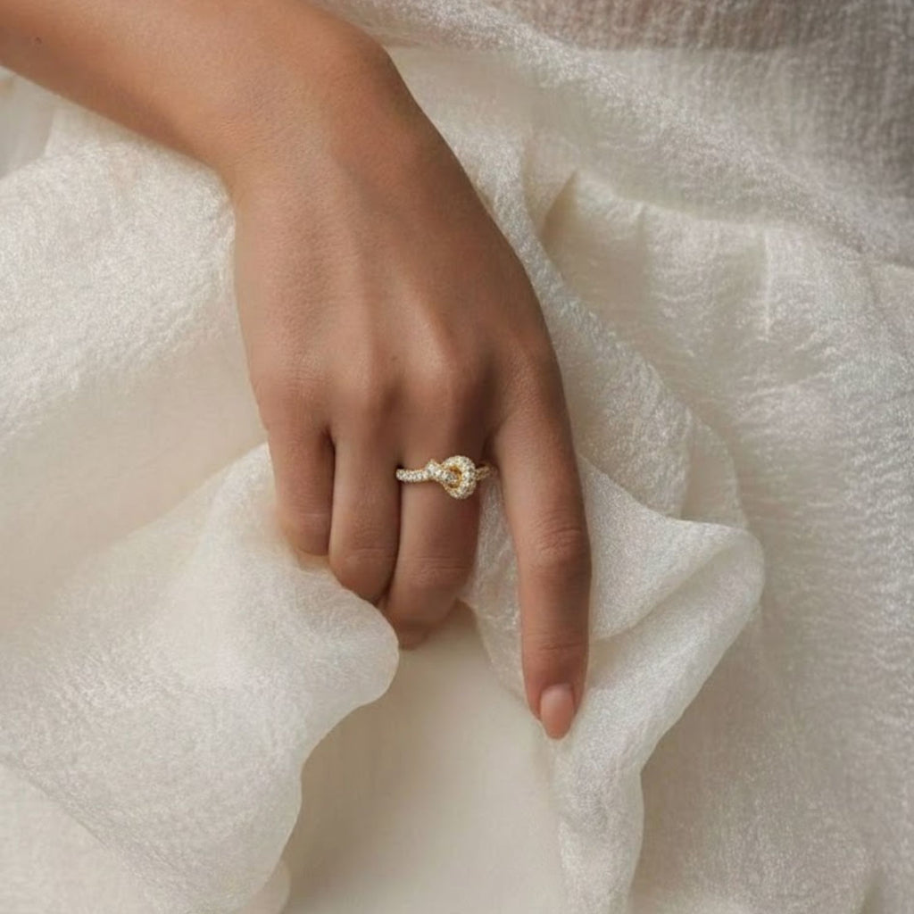 Éternelle Knot Ring